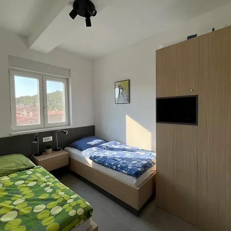Apartmán Lena - New, At Seafront And With Access!!!