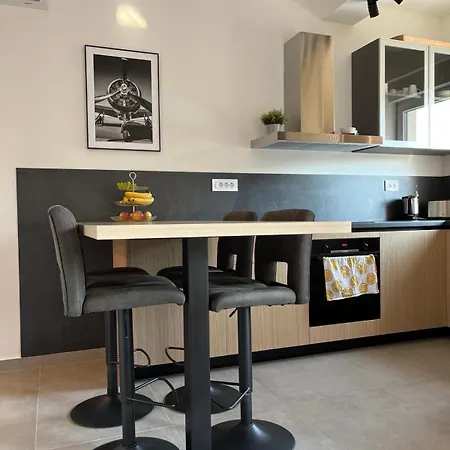Apartmán Lena - New, At Seafront And With Access!!! *