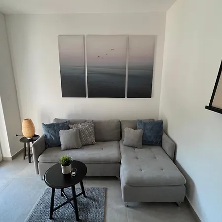 Apartman Lena - New, At Seafront And With Access!!!